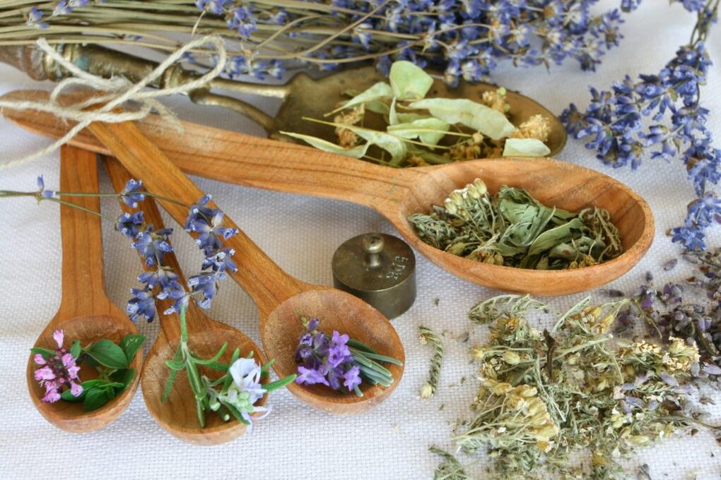Mjekësia tradicionale mund të përdoret për të trajtuar osteokondrozën e kraharorit.
